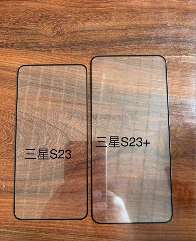 «Не угадывайте размер рамки реального телефона по ширине рамке защитного стекла». Появились первые фотографии стекол для Samsung Galaxy S23, S23+ и S23 Ultra